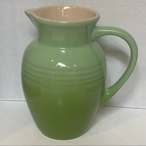 Le Creuset Dining Le Creuset Green Ombr Ceramic 2 Quart Drink Water Pitcher 9 Tall Poshmark